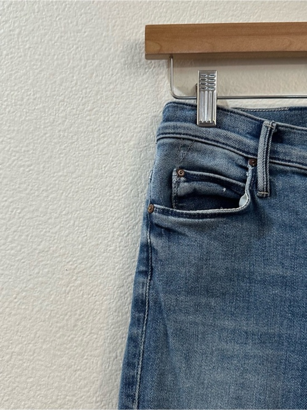 MOTHER Denim Mid Rise Dazzler Crop Fray in We're All in This Together Size 25 - Picture 5 of 12